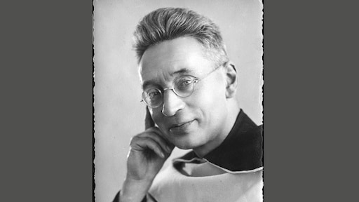 Nederlandse priester Titus Brandsma heilig verklaard: is dat nog wel van nu?