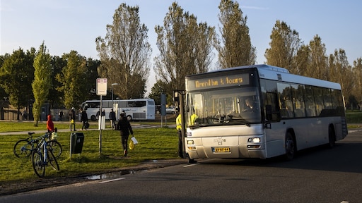 'Buschauffeurs voeren actie rond Ter Apel vanwege overlast azc'