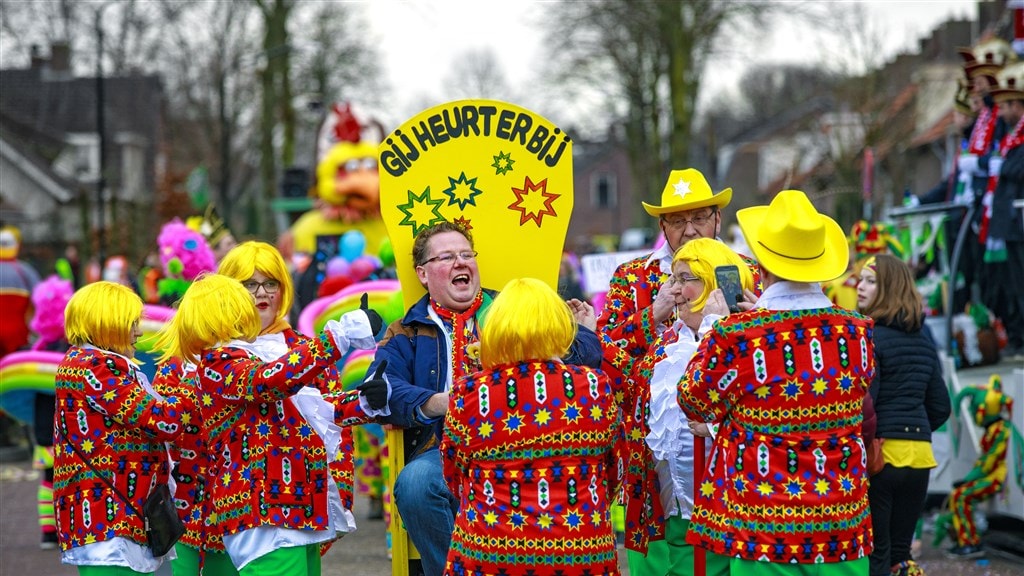 Carnaval in de zomer, langere kerstvakantie: moeten we ons zo aanpassen aan corona?