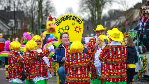 Carnaval in de zomer, langere kerstvakantie: moeten we ons zo aanpassen aan corona?