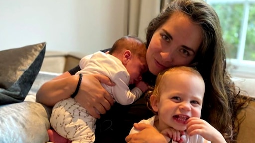 Echte Gooische Moeder Leslie vernoemt zoon naar Manuel Broekman