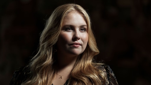 Prinses Amalia schittert op foto's ter ere van 18e verjaardag