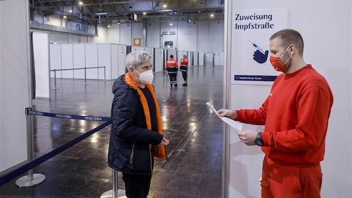 Nog lang niet aan de beurt, dus halen deze Nederlanders hun booster in buitenland