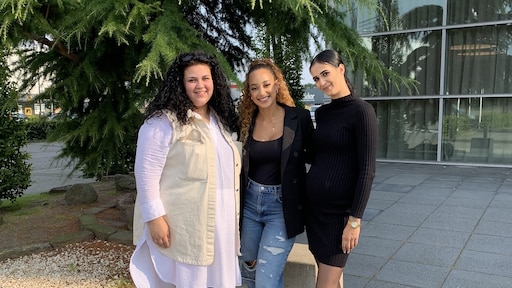 Zussen krijgen strenge aanpak in Vier handen op één buik