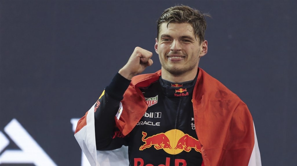 Wereldkampioen Verstappen geëmotioneerd: 'Ongelooflijk, ik had eindelijk een gelukje'