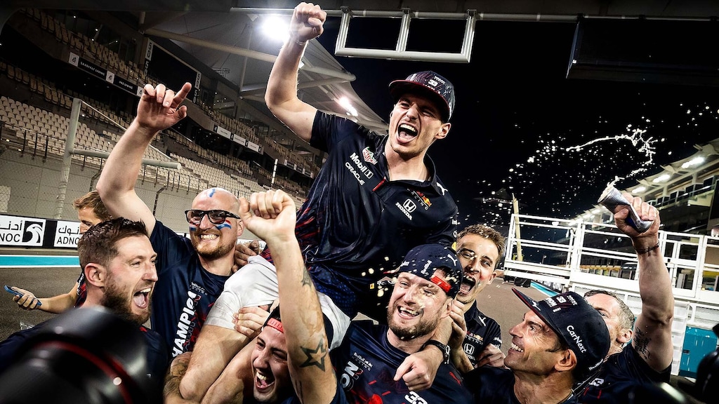 Teruglezen: hoe Max Verstappen kampioen werd, van minuut tot minuut