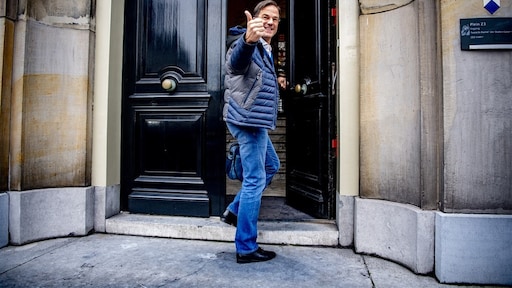 Na negen maanden witte rook: onderhandelaars bereiken akkoord Rutte IV