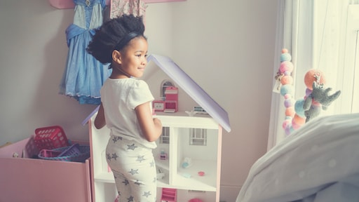 De opvoedkwestie: 'Mijn dochter durft niet alleen boven te spelen'