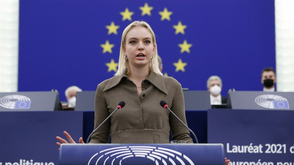 Opgesloten Navalny vereerd met Sacharovprijs, zijn team ziet liever sancties