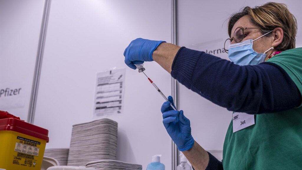 EU bestrijdt omikron met 20 miljoen extra vaccins