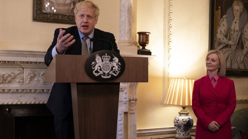 Wijn drinkende Johnson is 'klap in het gezicht van het Britse volk'