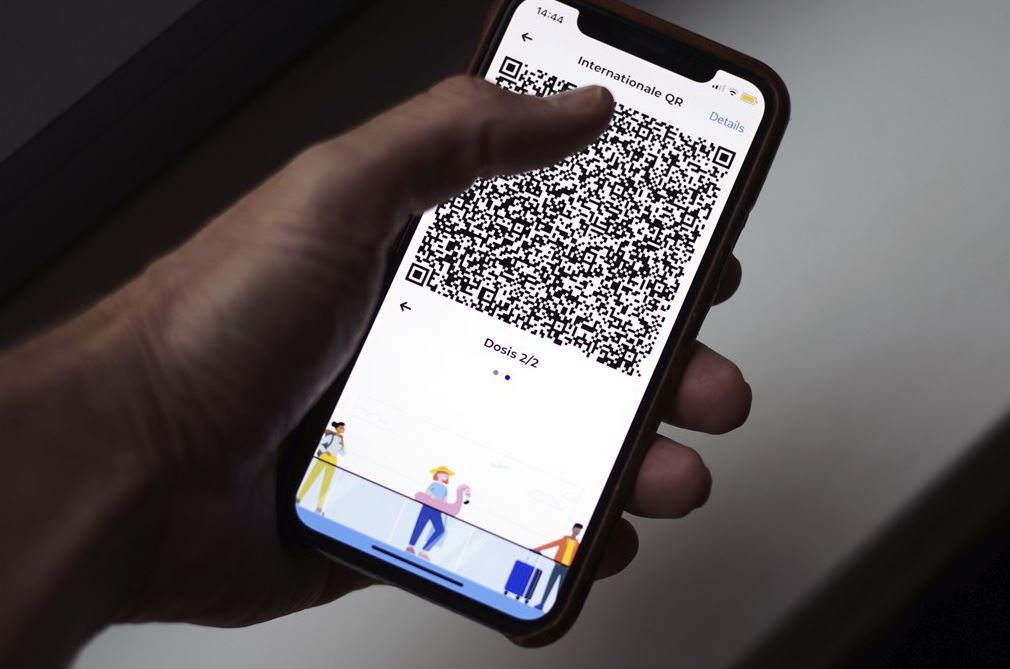 Einde coronawet lijkt in zicht, maar gooi de QR-code nog maar niet weg