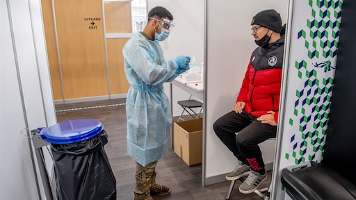 Omikron minder ziekmakend? De vlag kan nog lang niet uit