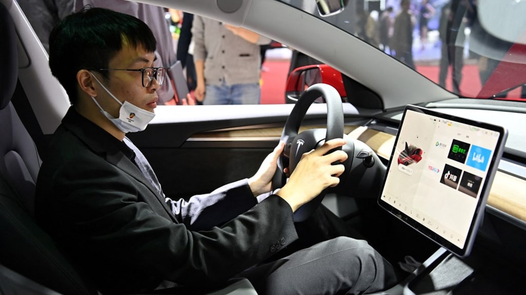 Tesla schakelt gamefunctie in auto's tijdens het rijden uit