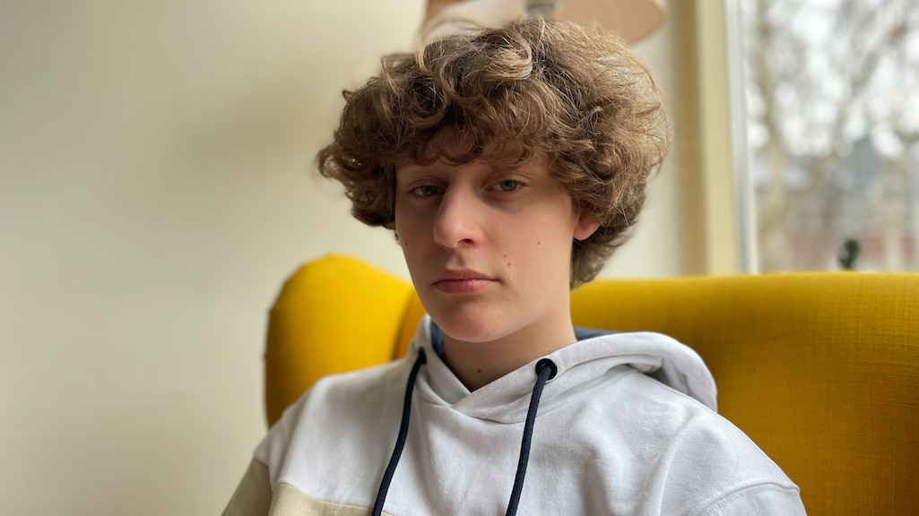 'Hij snauwde: ben jij een jongen of meisje?' Frédérique (14) ondanks zware mishandeling niet boos