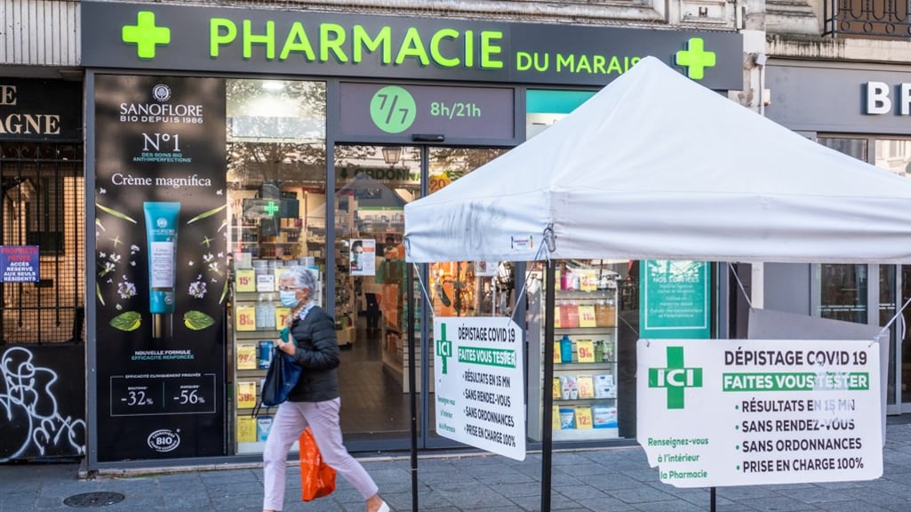 Nieuwe vaccinatiepas en snellere boosterprik in strijd tegen corona in Frankrijk