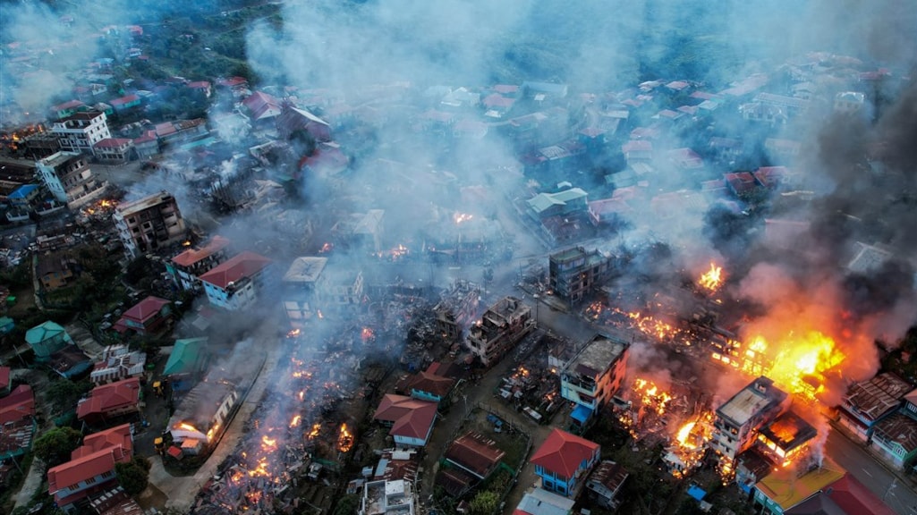 Het dorpje Thantlang stond afgelopen oktober in vuur en vlam. Door beschietingen van het leger van Myanmar werden 160 gebouwen vernietigd. In het plaatsje zouden leden van het verzet zich hebben schuilgehouden.