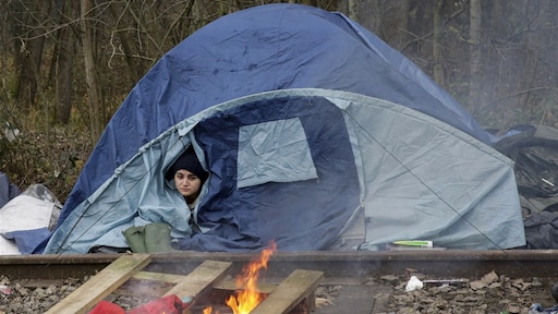 Recordaantal van 28.000 migranten stak vorig jaar het Kanaal over