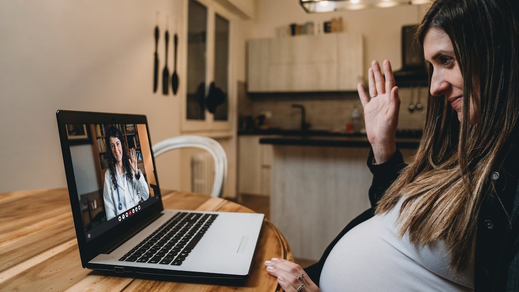 Bo: 'Kan ik me online wel goed voorbereiden op mijn bevalling?'