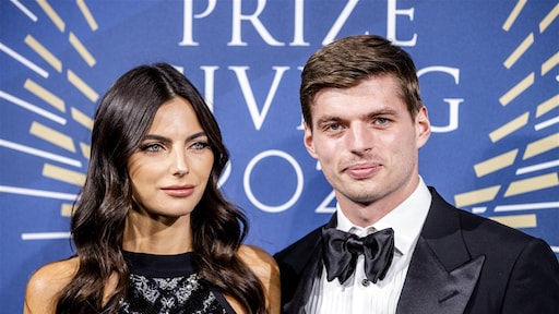Vriendin van Max Verstappen deelt romantische vakantiefoto's