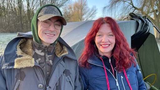 Toby gaat in 2022 non-stop vissen: 'Mijn toilet is een emmer'