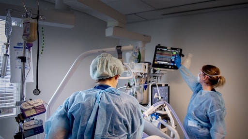 In Engeland zijn ze over de omikronpiek heen: 'Zware maatregelen zijn onnodig'