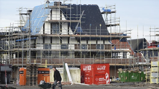 Huizenprijzen blijven maar stijgen, aanbod daalt fors