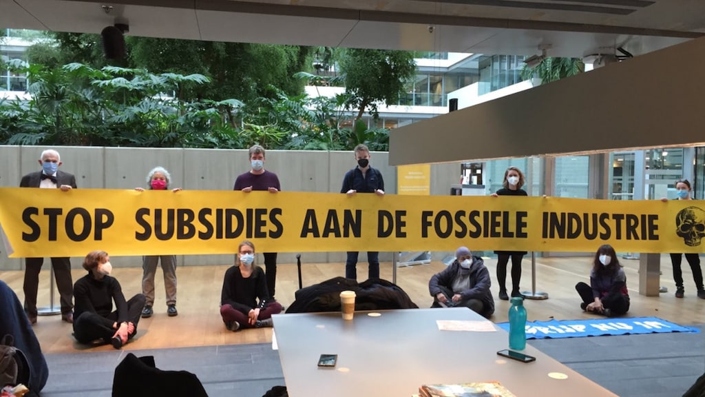 De actie van Extinction Rebellion op het minister van Financiën.