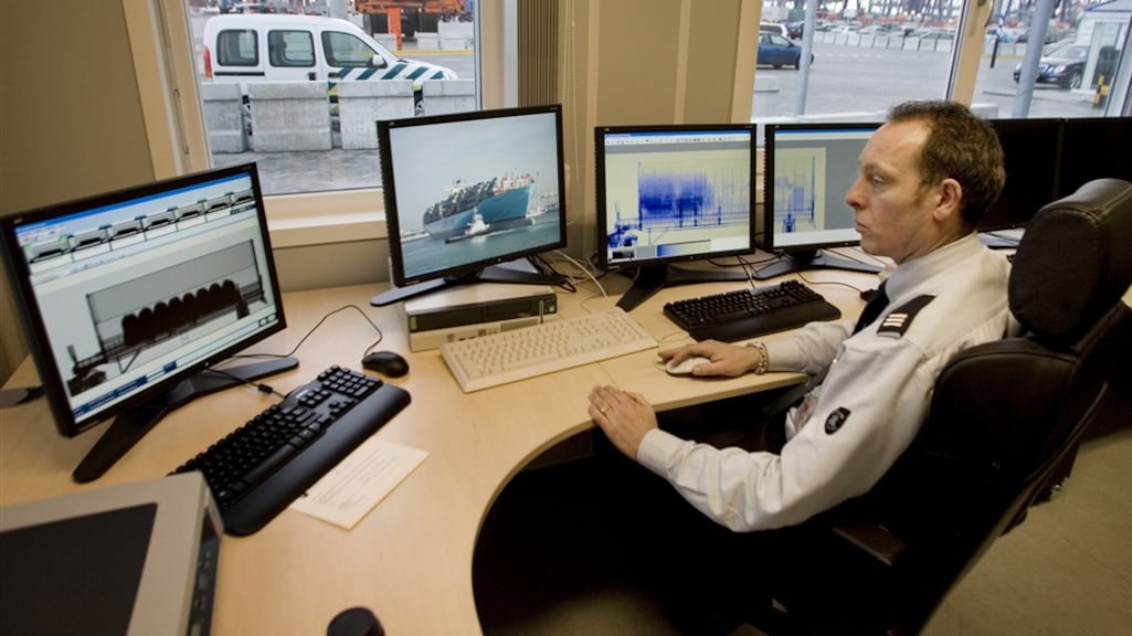 Chinese douanescanners Schiphol en Rotterdamse haven onder vuur: 'Dit is onbegrijpelijk'