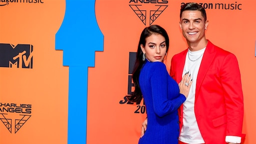 Cristiano Ronaldo vraagt vriendin Georgina Rodríguez ten huwelijk met gigantische ring