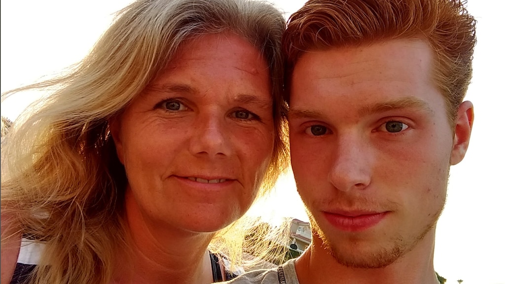 Janneke heeft in de telefoon van Leon niet de antwoorden gevonden waarop ze hoopte.