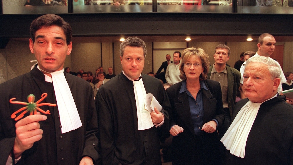 De advocaten Moszkowicz jr en senior (rechts) en Spong in 1996 tijdens het proces tegen Johan V., alias de Hakkelaar.