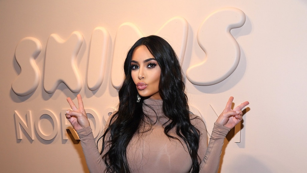 Kim Kardashian fotoshopte nichtje True in Disneylandkiekjes