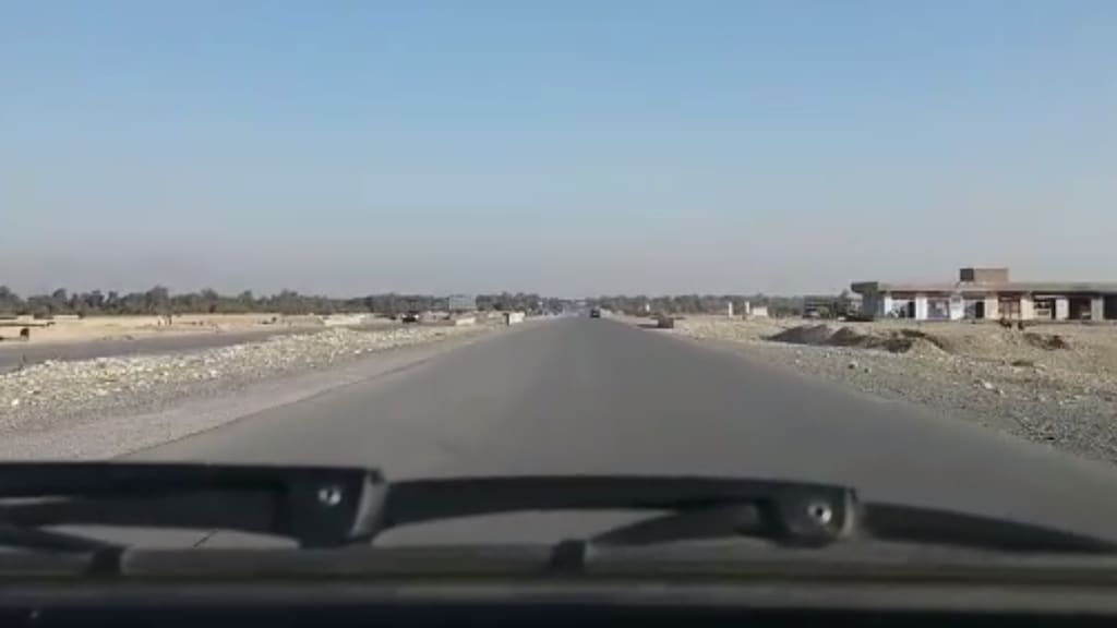 Onderweg, buiten Jalalabad.