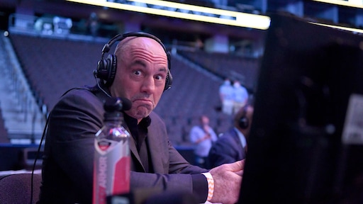 Omstreden podcastmaker Joe Rogan: man van extremen brengt Spotify in het nauw