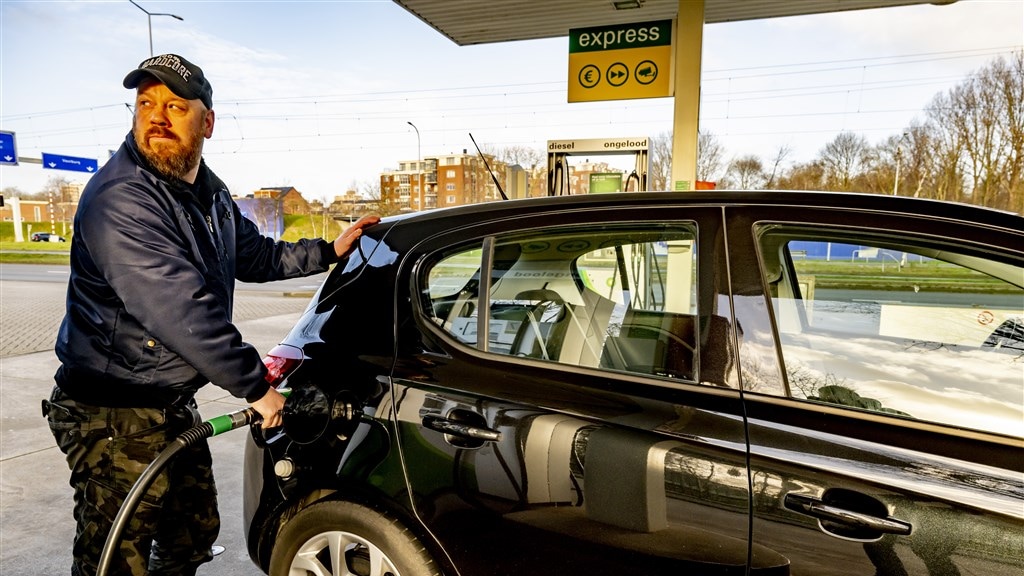 Olieprijs nóg hoger: 'Benzine zal morgen ook duurder zijn'