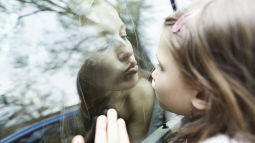 Als moeder weggaat bij het gezin: 'Je wordt keihard veroordeeld. Ik was die boze heks'