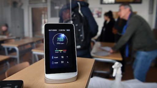 Kabinet gaat ventilatie op scholen aanpakken, elk lokaal krijgt CO2-meter