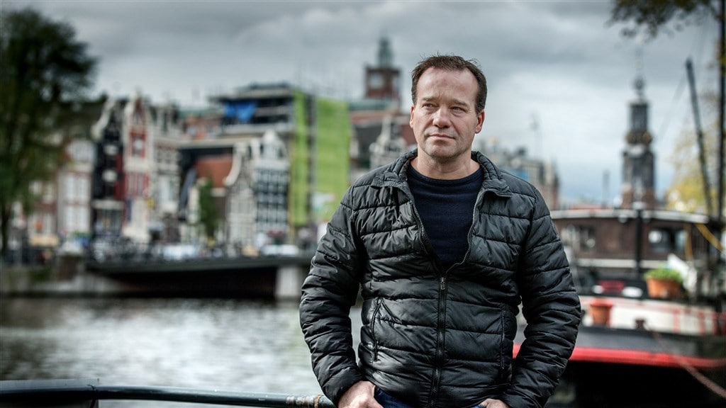 Misdaadverslaggever Mick van Wely op non-actief na grensoverschrijdend gedrag