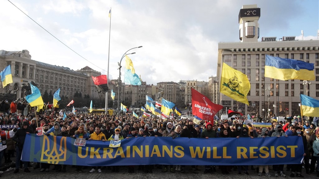 Demonstranten in Kiev gingen zaterdag 12 februari de straat op voor een protest tegen escalatie van het conflict