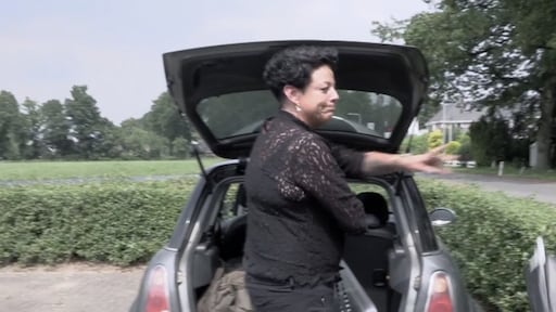 Vrouw helpt Walid en Nasrdin in Hunted VIPS: 'Pleur spul van m'n ex wel uit auto'