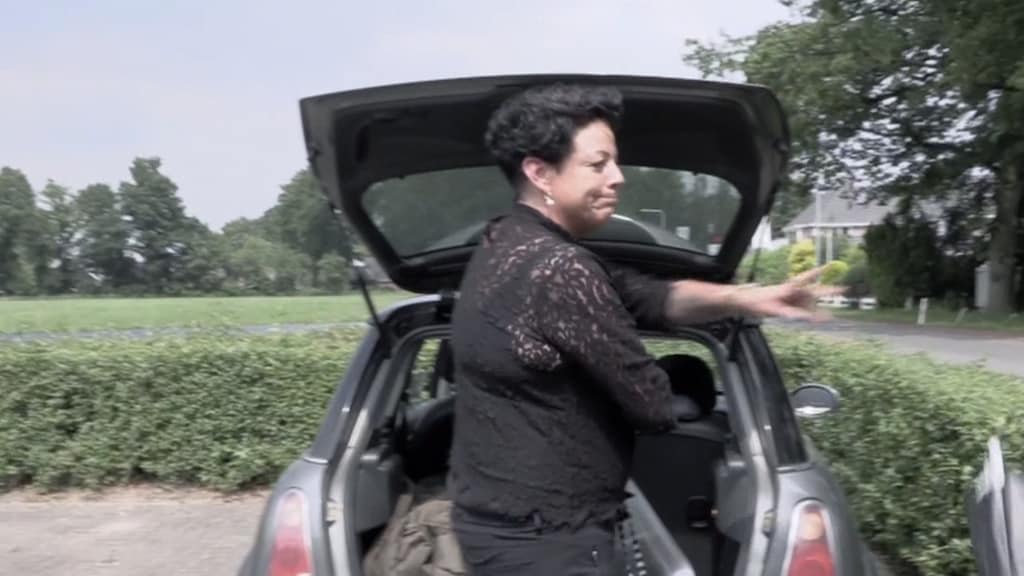 Vrouw helpt Walid en Nasrdin in Hunted VIPS: 'Pleur spul van m'n ex wel uit auto'