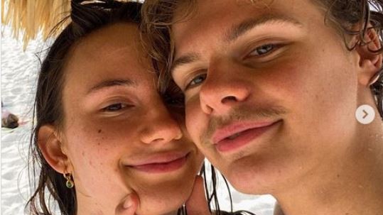 Selma Poutsma en Melle van 't  Woud (beiden shorttrack)