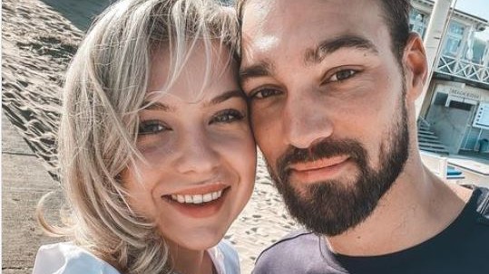 Joy Beune en Kjeld Nuis (beiden schaatsen)