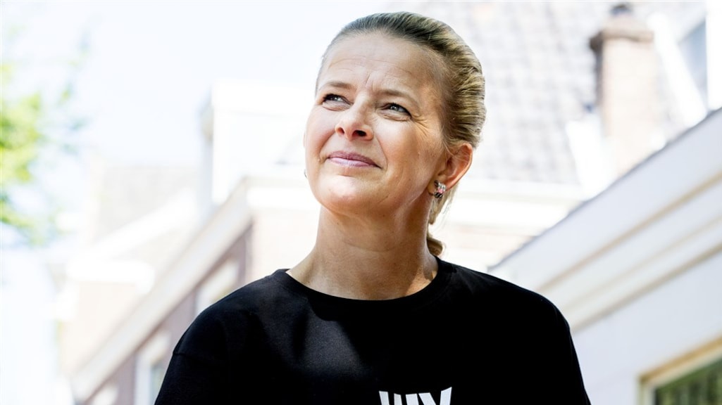 Prinses Mabel loopt samen met aids-activisten mee in een protestmars in het centrum van Amsterdam