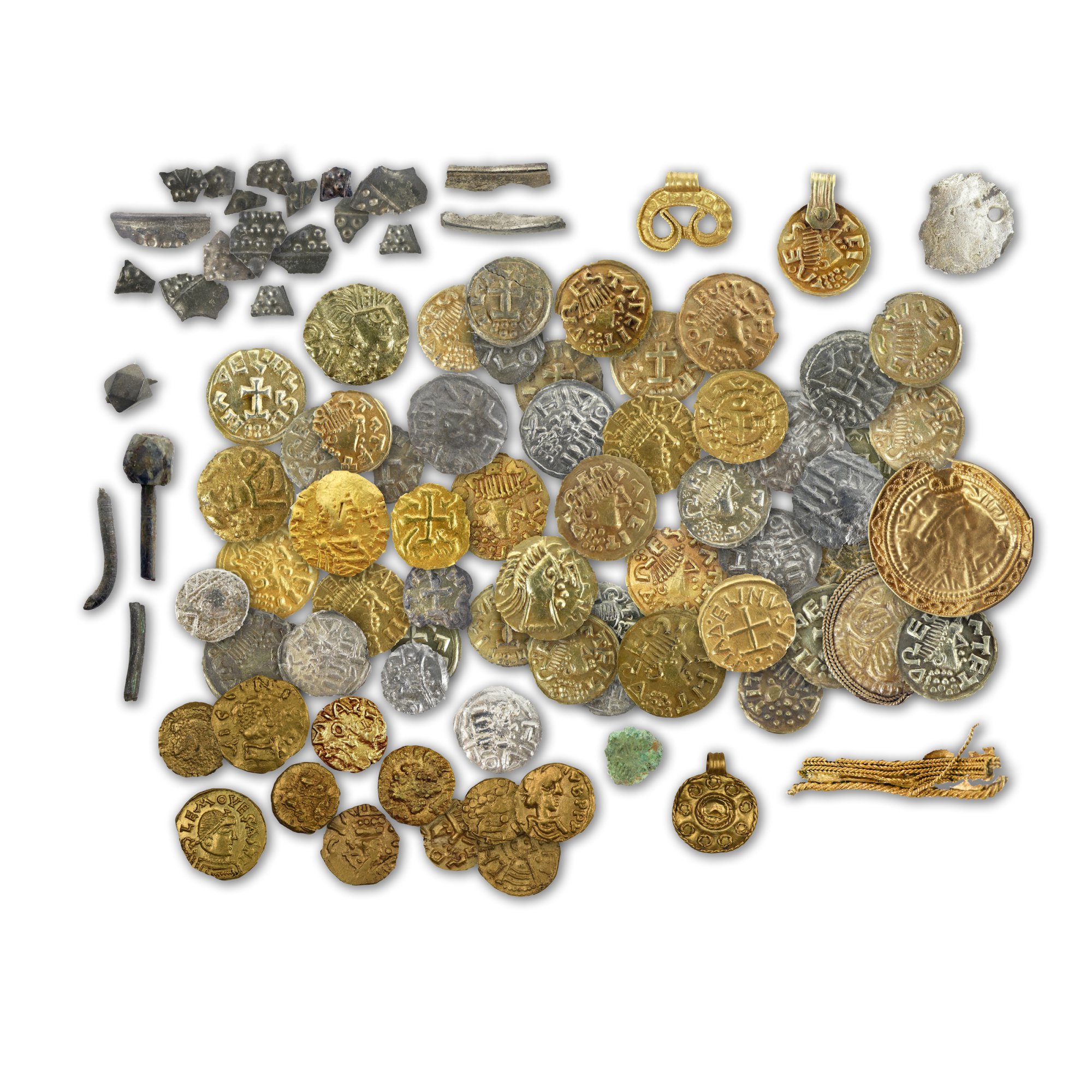 Bijzondere goudschat ontdekt door hobbyarcheologen in Twente