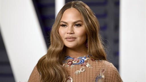 Chrissy Teigen begonnen aan ivf: 'Stop met vragen of ik zwanger ben'