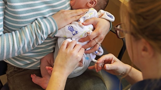 Een procent minder baby's gevaccineerd tegen infectieziekten: 'Moet geen trend worden'