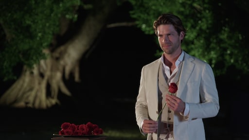 Thomas ziet op tegen rozenceremonie in De Bachelor: 'Zware dobber'