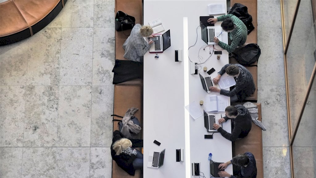 Onderwijsinspectie: duizenden studenten ervaren grensoverschrijdend gedrag